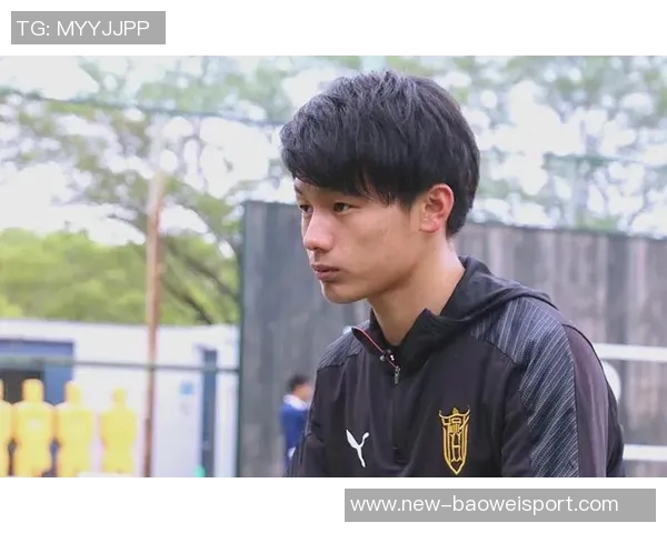 上田绮世状态火热半场梅开二度助力球队领跑荷甲射手榜