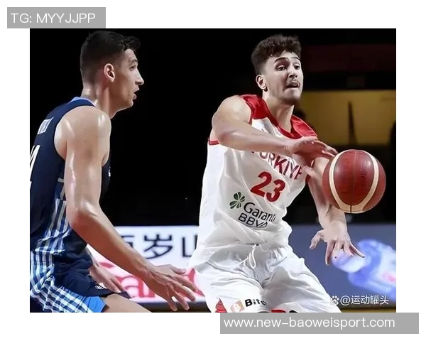 火箭队训练气氛愉快亚当斯谢泼德申京笑容满面展现团队精神