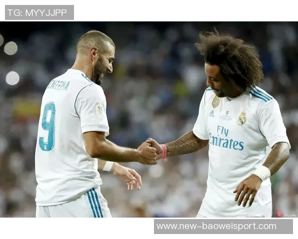 阿斯报称皇马巴萨争抢阿贾克斯19岁中场新星布尼达