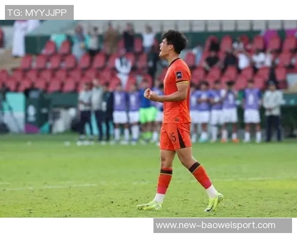 泰山足校教练赞扬彭啸拼搏精神与战斗风格值得学习与推广